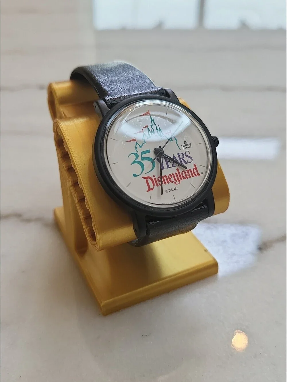 Disney Disneyland 35 Yrs Lorus Quartz Mens Watch Works Great New Battery 34mm